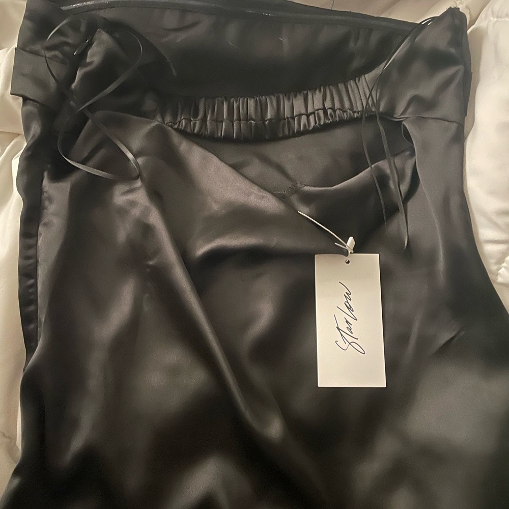 Elegant Black Maxi Dress - Picture 5 of 5